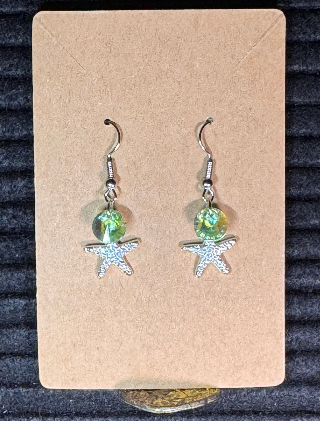 Shiny Starfish dangle earrings silver/green