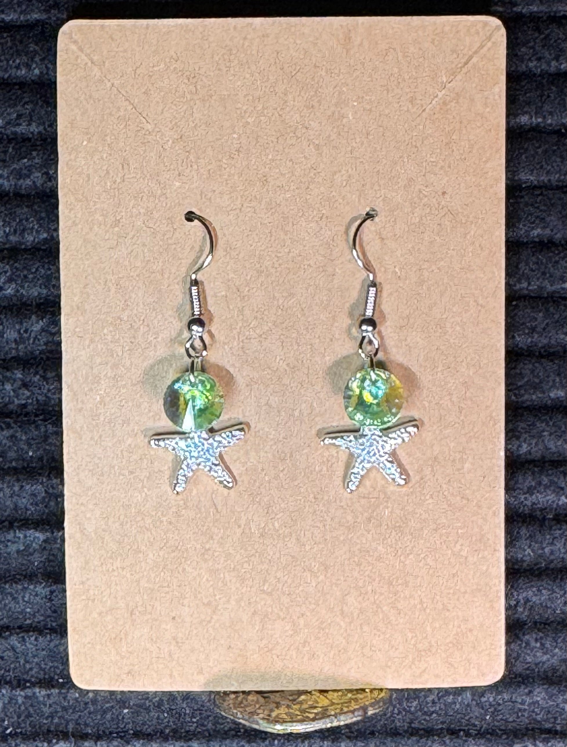Shiny Starfish dangle earrings silver/green